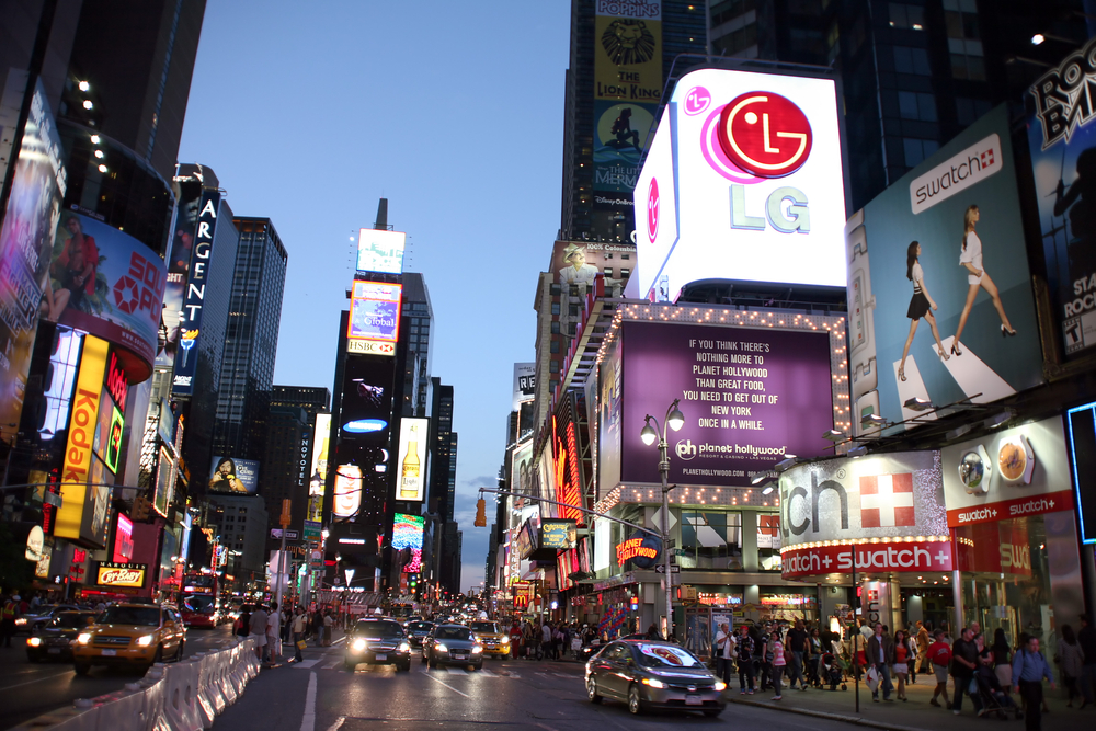 Times Square bei Nacht Außenwerbung