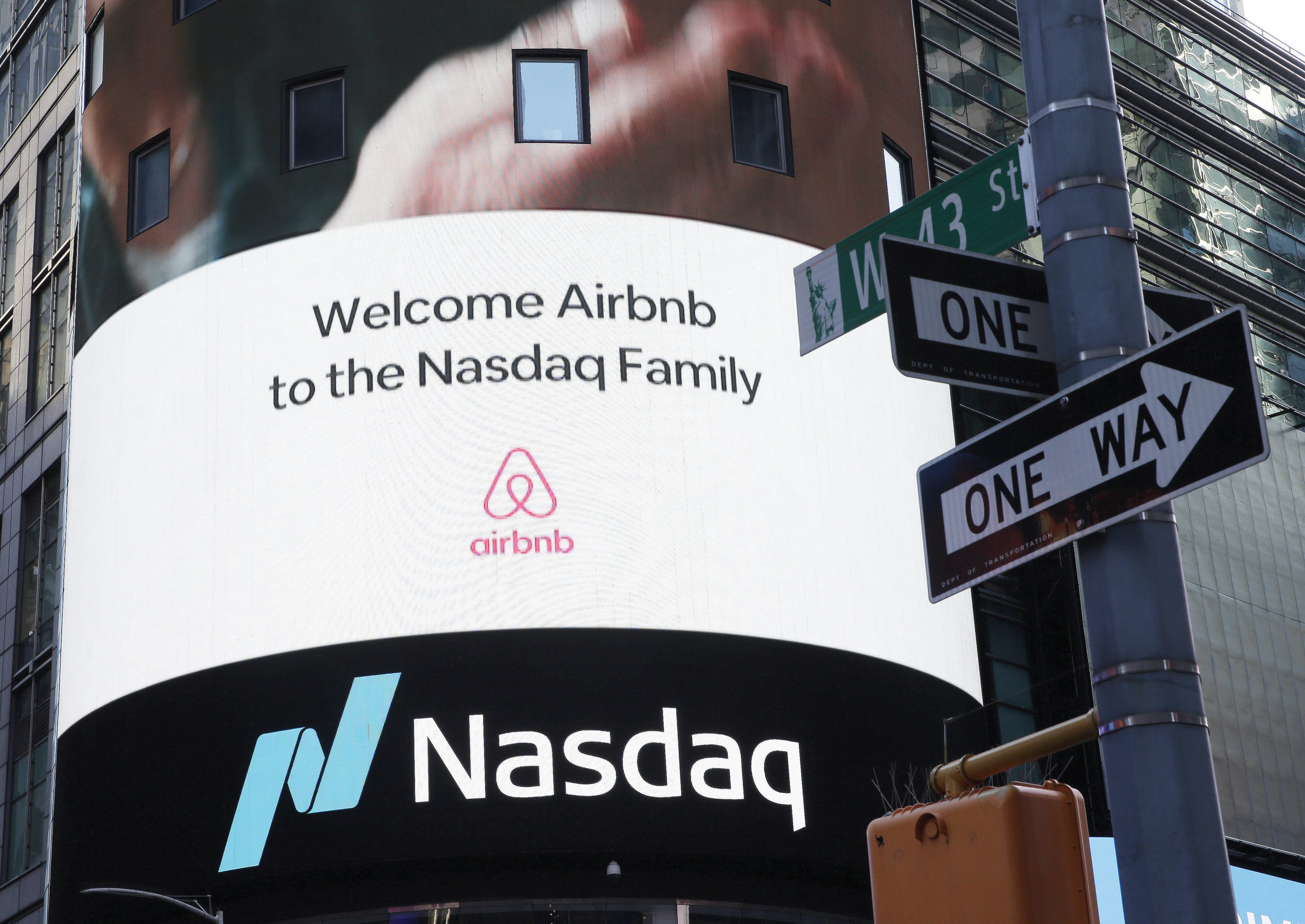 Onlineplattform Airbnb legt explosiven Börsenstart hin